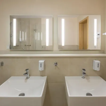 Orange Hotel
