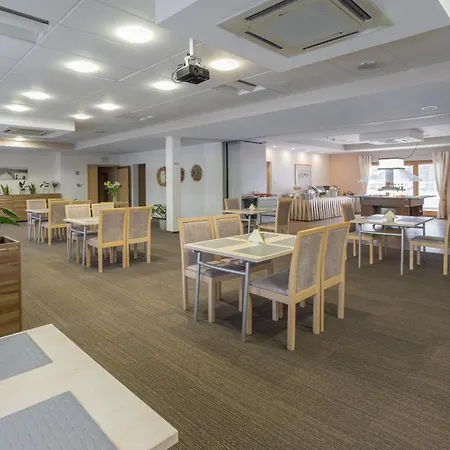 Orange Hotel 3*