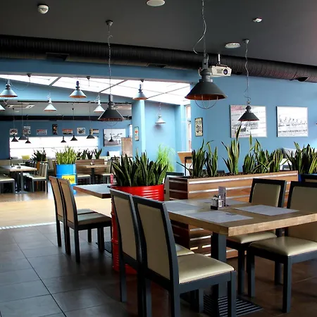Orange Hotel 3*
